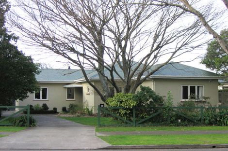 Photo of property in 17 Manapouri Crescent, Hokowhitu, Palmerston North, 4410