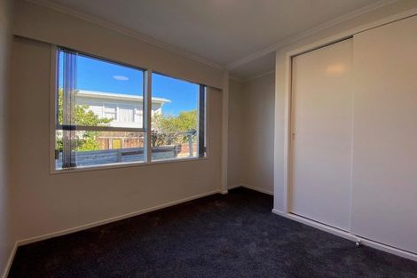 Photo of property in 92 Ravenwood Drive, Forrest Hill, Auckland, 0620