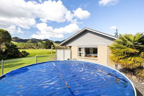 Photo of property in 10 Parker Road, Huntly, 3771