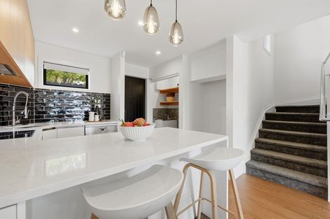 Photo of property in 4/19 Trias Road, Totara Vale, Auckland, 0629