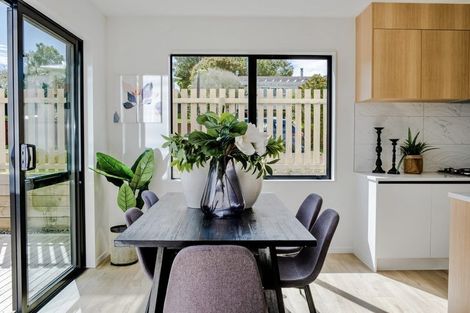 Photo of property in 18a Edgware Road, West Harbour, Auckland, 0618