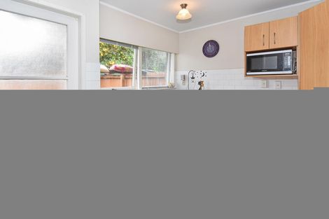 Photo of property in 2/20 Gibbons Road, Weymouth, Auckland, 2103