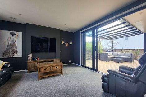 Photo of property in 6 Cartographer Way, Whitby, Porirua, 5024