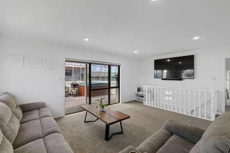 Photo of property in 55 Edgewater Parade, Waiuku, 2123