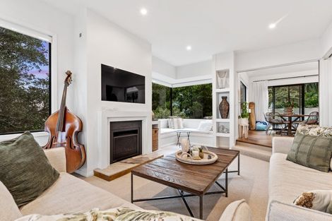 Photo of property in 10 Zita Avenue, Matakatia, Whangaparaoa, 0930