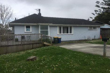 Photo of property in 5 Murray Road, Te Atatu Peninsula, Auckland, 0610