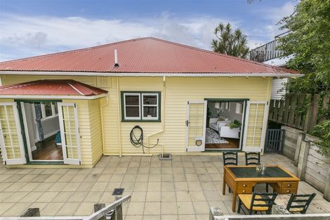 Photo of property in 17 Fairview Crescent, Kelburn, Wellington, 6012