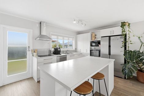 Photo of property in 74 Queen Road, Bellevue, Tauranga, 3110