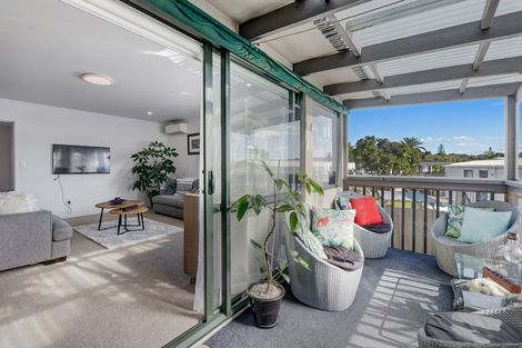 Photo of property in 2/12 Sundown Avenue, Manly, Whangaparaoa, 0930