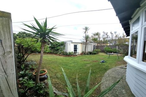 Photo of property in 122a Apu Crescent, Lyall Bay, Wellington, 6022