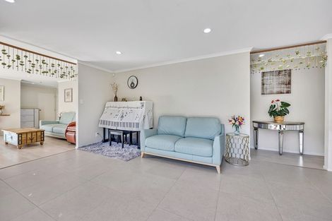 Photo of property in 10 Reno Way, Flat Bush, Auckland, 2016