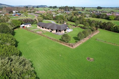 Photo of property in 13 Pukematawai Lane, Levin, 5571
