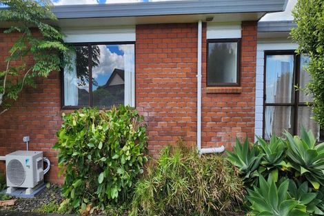 Photo of property in 62 West Fairway, Golflands, Auckland, 2013