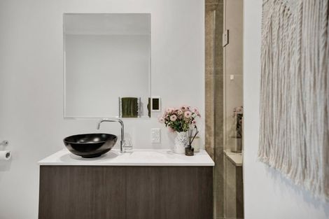 Photo of property in 15 Bracken Street, New Plymouth, 4310