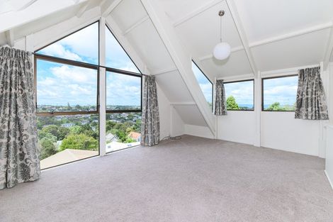 Photo of property in 2/30 Glen Vista Place, Bayview, Auckland, 0629