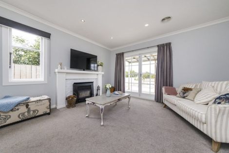 Photo of property in 37 Hewitts Road, Linton, Palmerston North, 4472