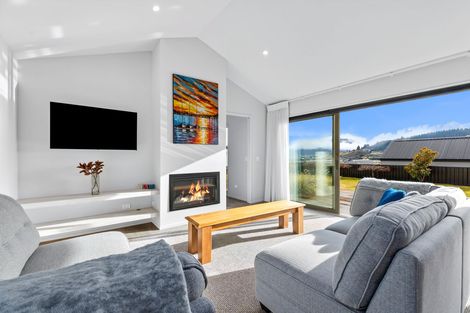 Photo of property in 8 The Heights Avenue, Wanaka, 9305