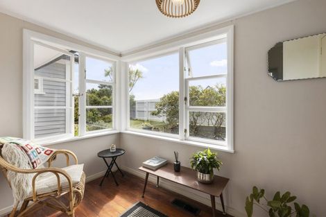 Photo of property in 15 Pelorous Street, Paparangi, Wellington, 6037