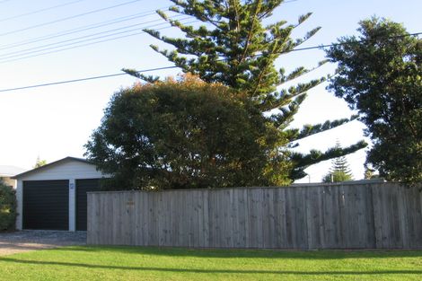 Photo of property in 26 Hemara Street, Waikanae Beach, Waikanae, 5036