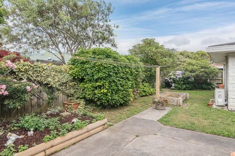 Photo of property in 22 Cranbrook Grove, Waikanae, 5036