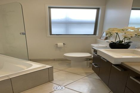 Photo of property in 8 Diosma Place, Botany Downs, Auckland, 2010