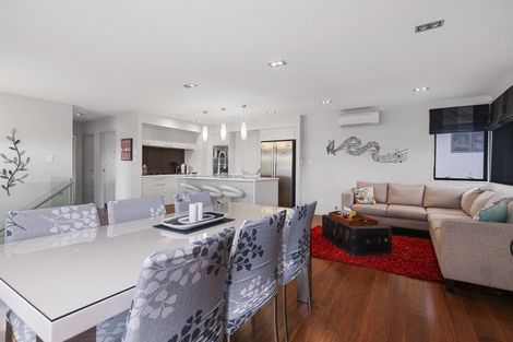 Photo of property in 87 Knights Road, Rothesay Bay, Auckland, 0630