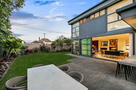 Photo of property in 4a Norwood Road, Bayswater, Auckland, 0622