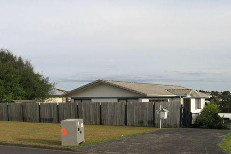Photo of property in 11 Hueglow Rise, West Harbour, Auckland, 0618