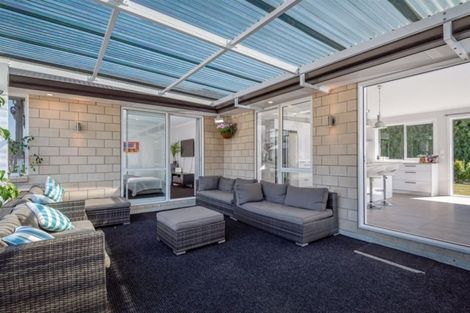 Photo of property in 773 Waitakere Road, Kumeu, 0891