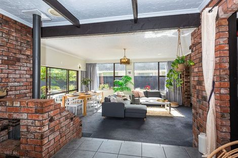 Photo of property in 327 Avonhead Road, Avonhead, Christchurch, 8042