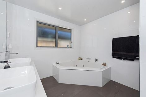 Photo of property in 5 Falcon Court, Flagstaff, Hamilton, 3210