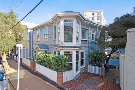 Photo of property in 11 Roxburgh Street, Mount Victoria, Wellington, 6011