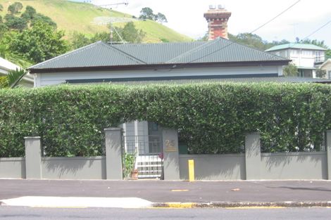 Photo of property in 25 Vauxhall Road, Devonport, Auckland, 0624