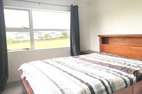 Photo of property in 2 Pickaberry Avenue, Karaka, Papakura, 2113