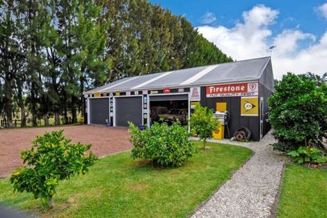 Photo of property in 62 Boord Crescent, Kumeu, 0891