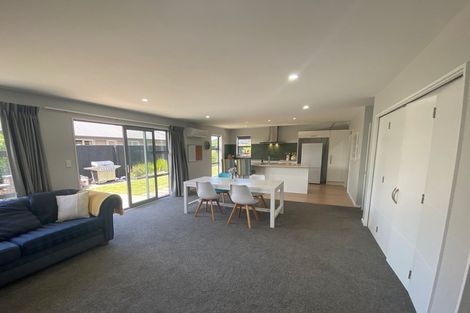 Photo of property in 22 Huntingdon Drive, Rangiora, 7400