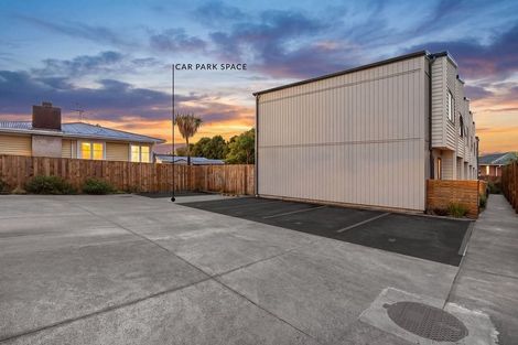 Photo of property in 5/9 Flanshaw Road, Te Atatu South, Auckland, 0610