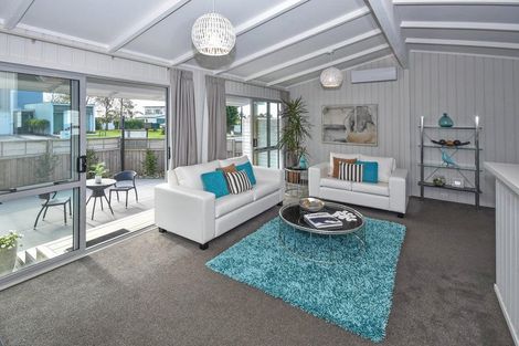 Photo of property in 98 Torkar Road, Clarks Beach, 2122