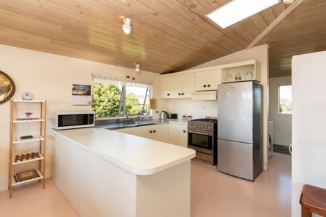 Photo of property in 7 Powells Road, Cable Bay, 0420