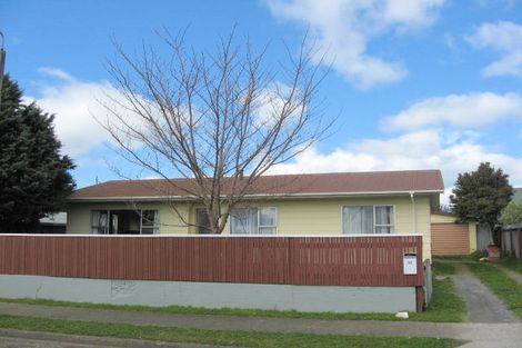 Photo of property in 27 Solway Street, Levin, 5510