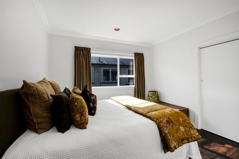 Photo of property in 290 Devon Street West, New Plymouth, 4310