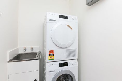 Photo of property in 2/615 Evans Bay Parade, Kilbirnie, Wellington, 6022