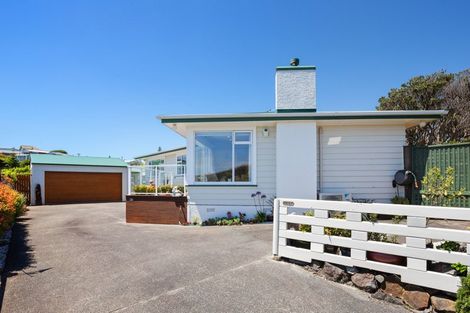 Photo of property in 16 Mana View Road, Paremata, Porirua, 5026