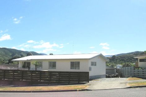 Photo of property in 17 Amber Grove, Birchville, Upper Hutt, 5018