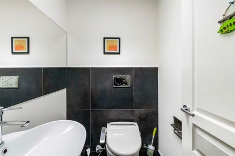 Photo of property in 327c Glenfield Road, Glenfield, Auckland, 0629