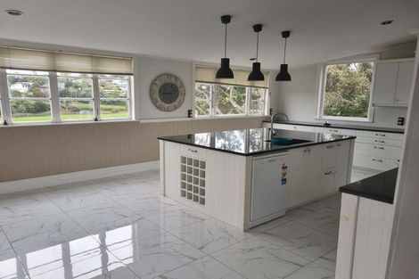 Photo of property in 33 Glencoe Road, Browns Bay, Auckland, 0630