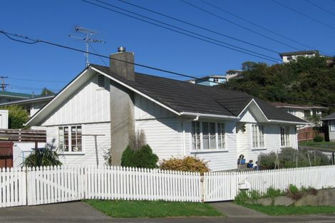 Photo of property in 2 Beverley Grove, Paparangi, Wellington, 6037