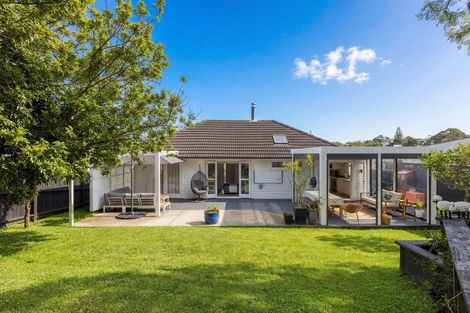 Photo of property in 70 Selwyn Crescent, Forrest Hill, Auckland, 0620