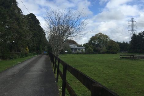 Photo of property in 293 Boord Crescent, Kumeu, 0891