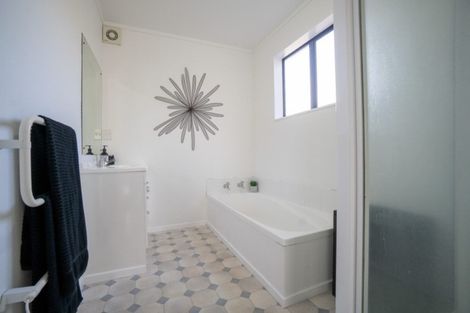Photo of property in 8 Logan Place, Kelvin Grove, Palmerston North, 4414